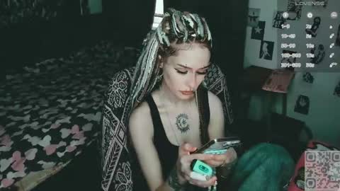 pronoun she. name Mary. age 21. online show from June 1, 4:20 pm