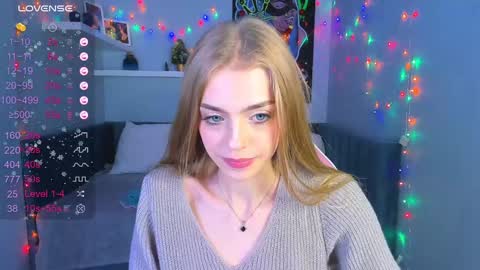 Snapshot of sayl0r_moon chatting on December 24, 11:55 pm Kira GMT 7 Mon Thu-Sun 0800am-0200pm online show from December 24, 11:55 pm