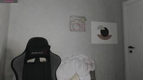 Kira  GMT 7 Mon Thu-Sun  0800am-0200pm  online show from December 15, 1:32 am