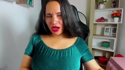 Snapshot of saylor_lee22 chatting on December 4, 6:33 am Saylor online show from December 4, 6:33 am