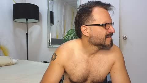 Snapshot of sbastone_muscle chatting on December 5, 2:11 pm sebastian muscleman daddy the better latin lover online show from December 5, 2:11 pm