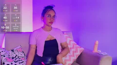 Snapshot of scarleett_ebony chatting on November 10, 7:35 pm scarleett_ebony online show from November 10, 7:35 pm