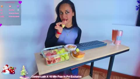 Snapshot of scarleett_ebony chatting on November 27, 7:49 pm scarleett_ebony online show from November 27, 7:49 pm