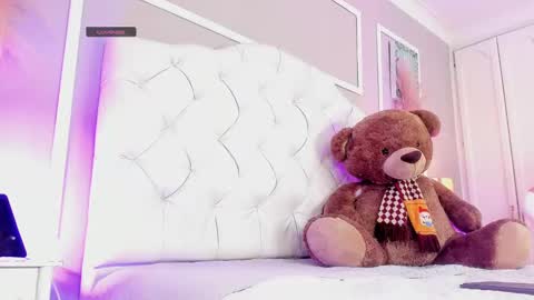 Snapshot of scarlet__hill chatting on December 5, 2:00 pm scarlet hill online show from December 5, 2:00 pm