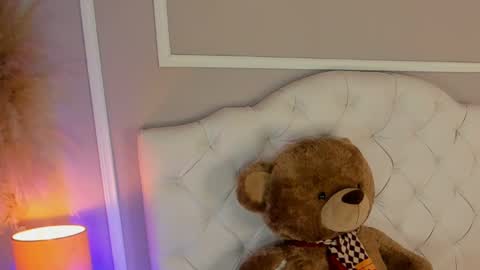 Snapshot of scarlet__hill chatting on December 29, 7:00 pm scarlet hill online show from December 29, 7:00 pm