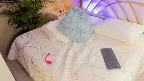 Snapshot of scarlet__hill chatting on January 5, 3:22 am scarlet hill online show from January 5, 3:22 am