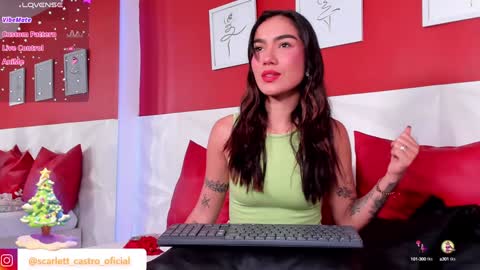 Snapshot of scarlet_castro chatting on December 4, 2:37 pm Scarlet online show from December 4, 2:37 pm
