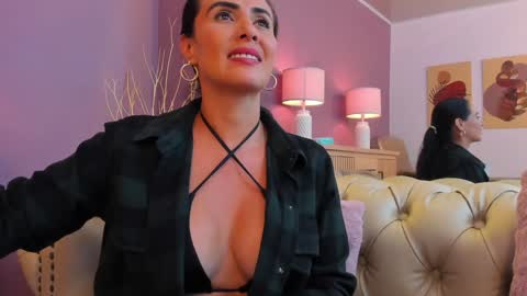 Scarlet Edwars online show from February 7, 3:08 pm