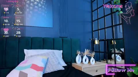 Scarlet Edwars online show from March 26, 6:13 pm