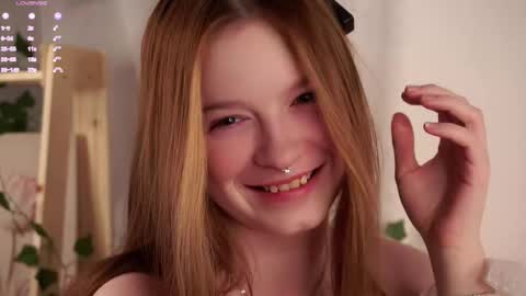 Snapshot of scarlet_fever10 chatting on November 23, 2:06 pm scarlet_fever10 online show from November 23, 2:06 pm