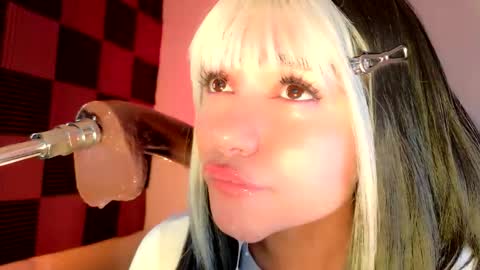 Snapshot of scarlet_gold chatting on October 16, 3:29 am scarlet_gold online show from October 16, 3:29 am