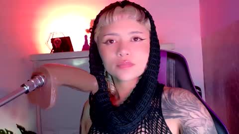 Snapshot of scarlet_gold chatting on November 29, 10:57 pm scarlet_gold online show from November 29, 10:57 pm