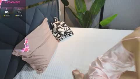 scarlet_ice online show from November 17, 5:13 am