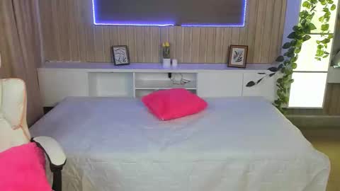 Scarlet  online show from March 2, 7:15 am