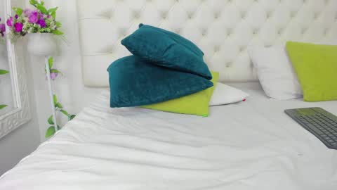 Isa online show from January 10, 5:13 pm