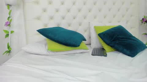 Isa online show from February 15, 5:17 pm