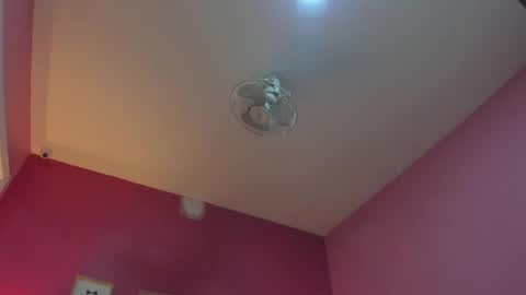 Isa online show from March 6, 2:08 pm