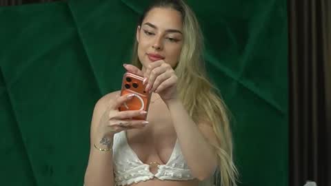 Snapshot of scarletcoles chatting on December 4, 11:13 pm Scarlet online show from December 4, 11:13 pm