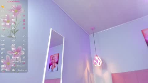 Scarlet  online show from January 13, 10:25 am