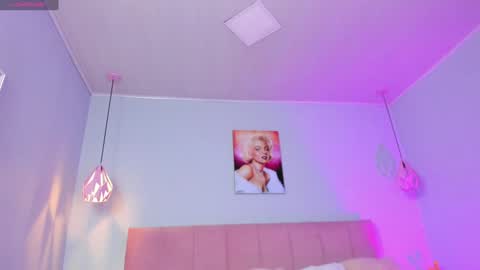 Scarlet  online show from January 17, 4:39 am