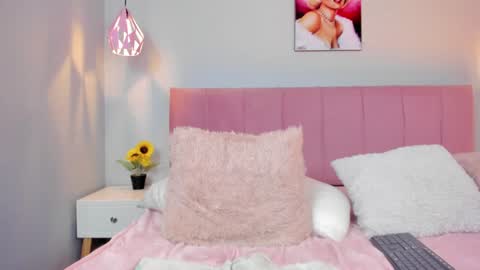 Scarlet  online show from February 1, 1:20 pm