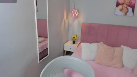 Scarlet  online show from February 5, 4:59 am