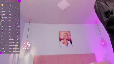 Scarlet  online show from February 22, 3:45 am