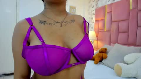 Snapshot of scarlethcruz chatting on October 22, 7:57 pm Scarleth online show from October 22, 7:57 pm