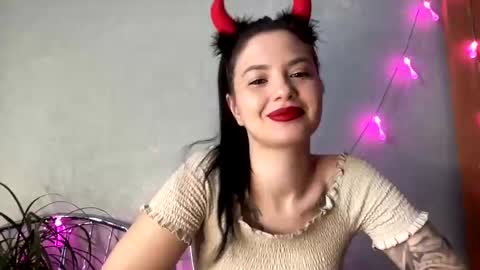 Snapshot of scarletpetal chatting on January 20, 6:21 am scarletpetal online show from January 20, 6:21 am