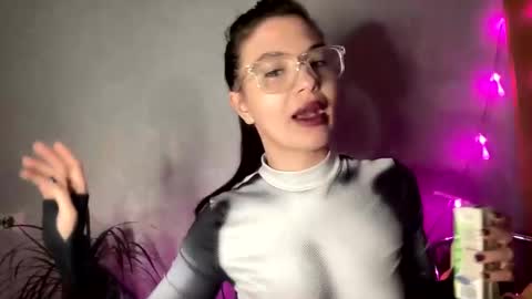 Snapshot of scarletpetal chatting on January 21, 10:19 am scarletpetal online show from January 21, 10:19 am