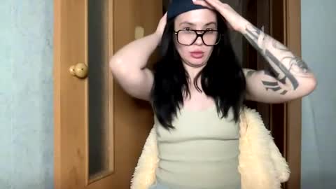 Snapshot of scarletpetal chatting on February 13, 12:00 pm scarletpetal online show from February 13, 12:00 pm