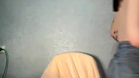 Snapshot of scarletpetal chatting on February 22, 11:13 am scarletpetal online show from February 22, 11:13 am