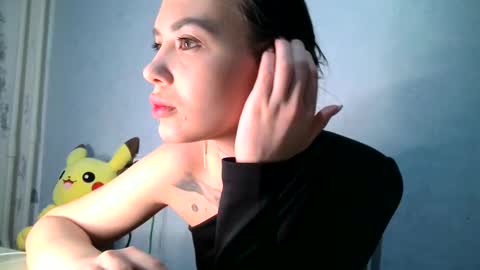 Snapshot of scarletpetal chatting on February 24, 11:21 am scarletpetal online show from February 24, 11:21 am