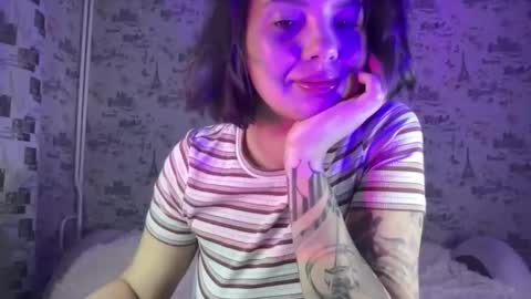 Snapshot of scarletpetal chatting on October 18, 11:55 am scarletpetal online show from October 18, 11:55 am