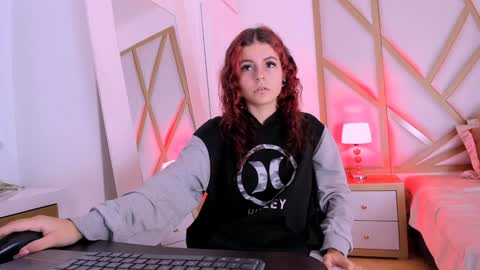 Snapshot of scarletpunk_ chatting on December 7, 11:07 am Scarlet online show from December 7, 11:07 am