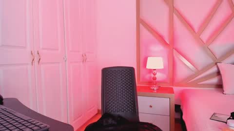 Snapshot of scarletpunk_ chatting on December 13, 2:38 pm Scarlet online show from December 13, 2:38 pm