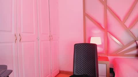 Snapshot of scarletpunk_ chatting on December 13, 5:43 pm Scarlet online show from December 13, 5:43 pm