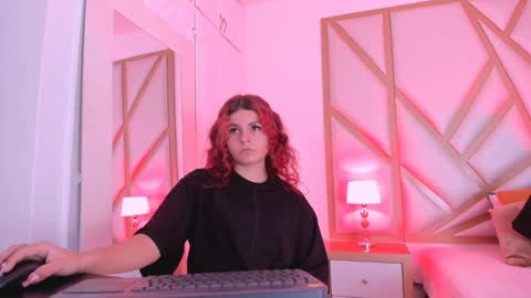 Snapshot of scarletpunk_ chatting on December 15, 1:00 pm Scarlet online show from December 15, 1:00 pm