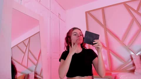 Snapshot of scarletpunk_ chatting on December 20, 11:43 am Scarlet online show from December 20, 11:43 am