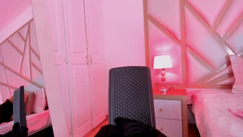 Snapshot of scarletpunk_ chatting on December 20, 2:49 pm Scarlet online show from December 20, 2:49 pm