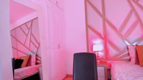 Snapshot of scarletpunk_ chatting on December 21, 11:44 am Scarlet online show from December 21, 11:44 am