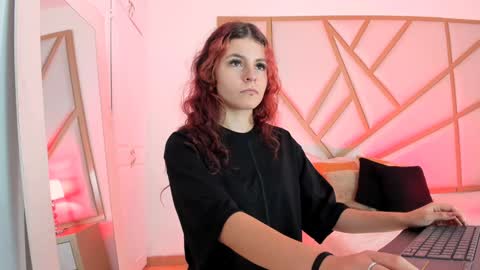 Snapshot of scarletpunk_ chatting on December 25, 1:30 pm Scarlet online show from December 25, 1:30 pm