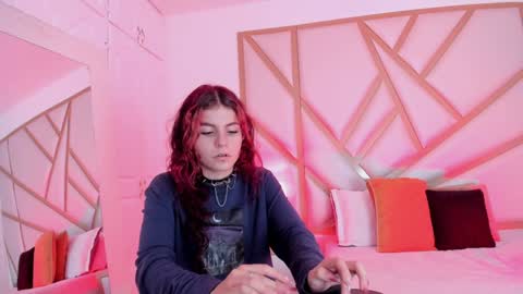 Snapshot of scarletpunk_ chatting on December 31, 11:42 am Scarlet online show from December 31, 11:42 am