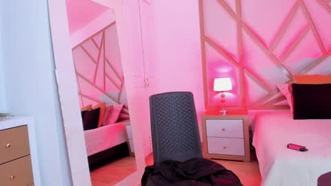 Snapshot of scarletpunk_ chatting on January 3, 6:24 pm Scarlet online show from January 3, 6:24 pm