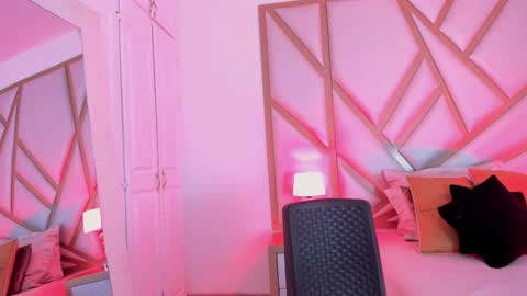 Snapshot of scarletpunk_ chatting on January 4, 2:46 pm Scarlet online show from January 4, 2:46 pm