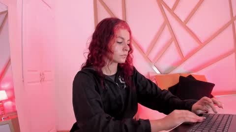 Snapshot of scarletpunk_ chatting on January 7, 11:58 am Scarlet online show from January 7, 11:58 am