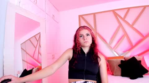 Snapshot of scarletpunk_ chatting on January 21, 1:32 pm Scarlet online show from January 21, 1:32 pm