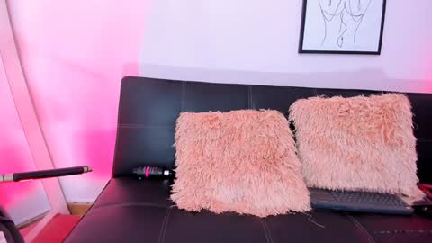 Snapshot of scarletpunk_ chatting on January 22, 11:21 pm Scarlet online show from January 22, 11:21 pm