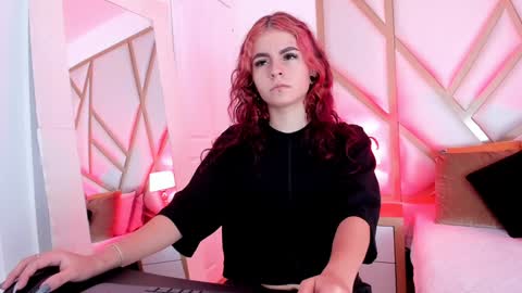 Snapshot of scarletpunk_ chatting on January 28, 12:11 pm Scarlet online show from January 28, 12:11 pm