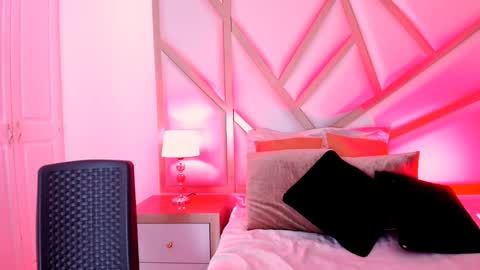 Snapshot of scarletpunk_ chatting on February 1, 4:00 pm Scarlet online show from February 1, 4:00 pm